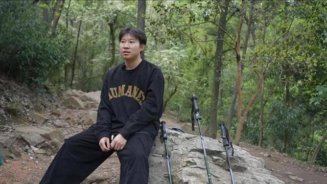 单日营收超两万！拿下百万元投资湖师大00后研究生自创登山杖(图2)