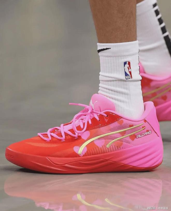 种方式致敬伟大母亲！NBA众球星母亲节多(图4)